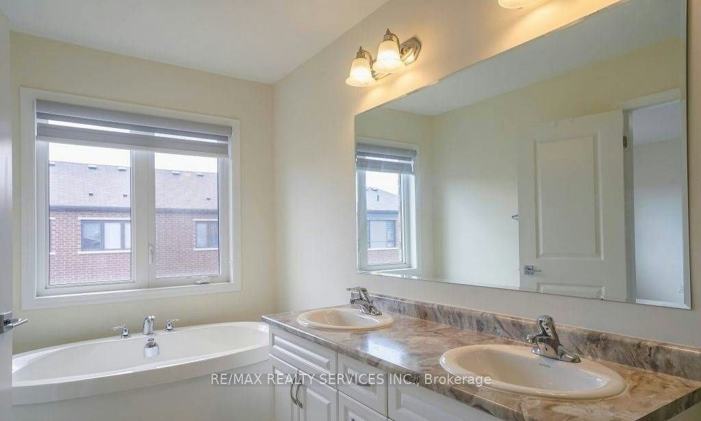 4 Divers Road, Brampton, ON, L7A 5C8 - 24