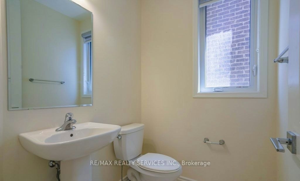 4 Divers Road, Brampton, ON, L7A 5C8 - 7