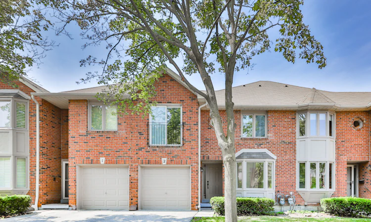2-4635 Regents Terrace