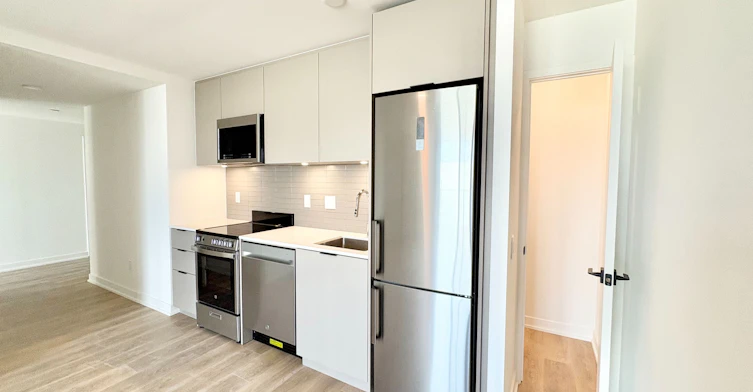 415-1 Vine Avenue, Toronto, ON, M6P 0C8 - 3