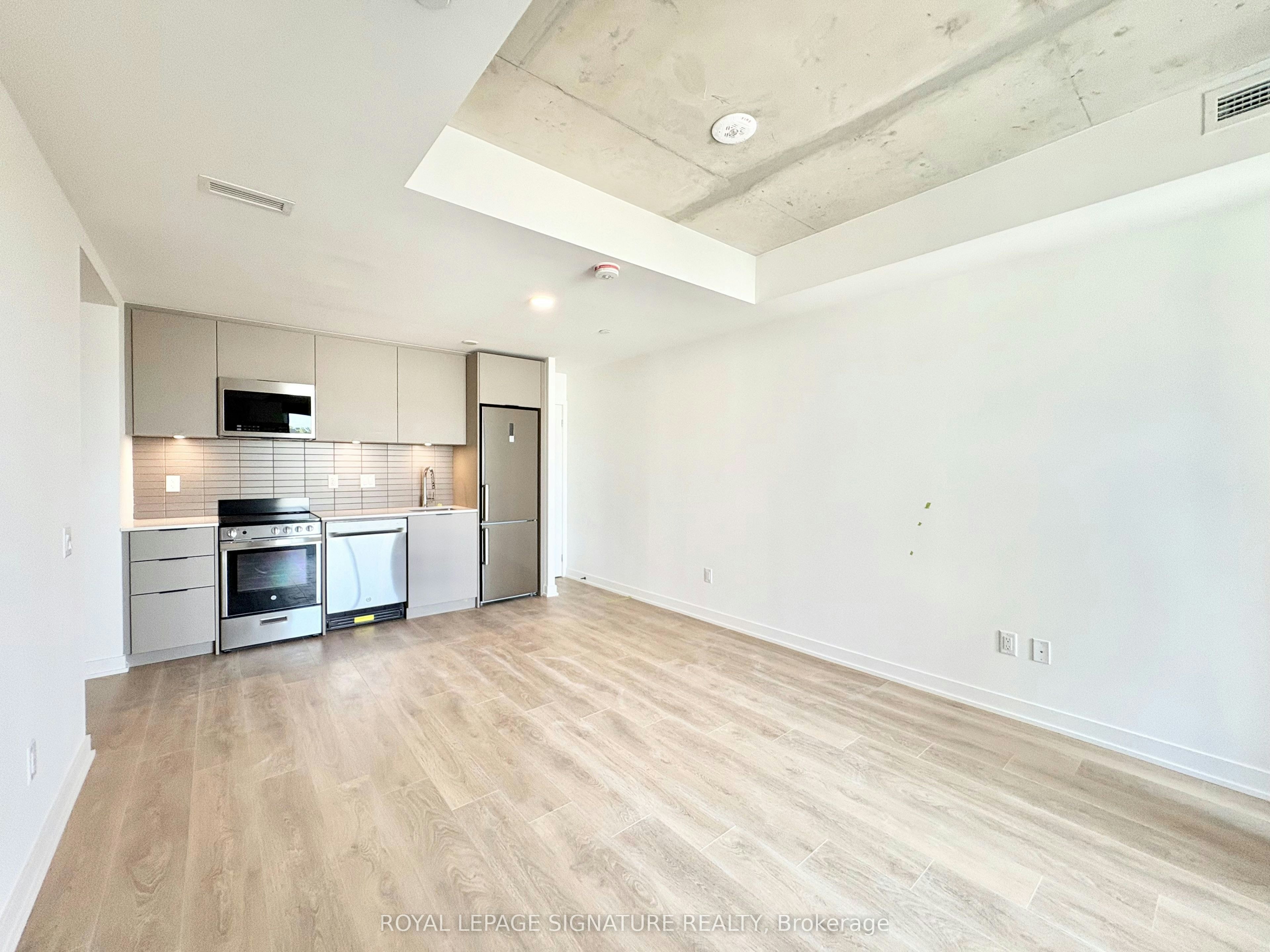 415-1 Vine Avenue, Toronto, ON, M6P 0C8 - 2
