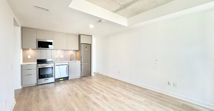 415-1 Vine Avenue, Toronto, ON, M6P 0C8 - 2
