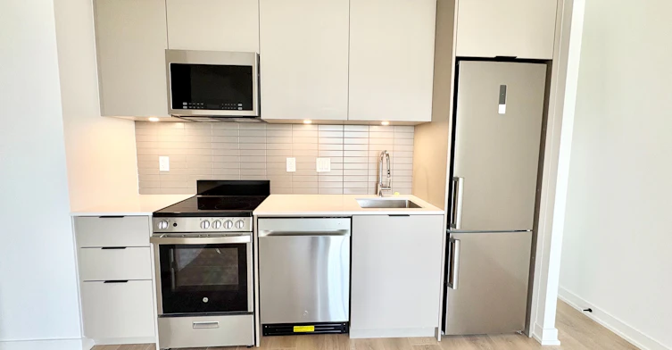 415-1 Vine Avenue, Toronto, ON, M6P 0C8 - 5
