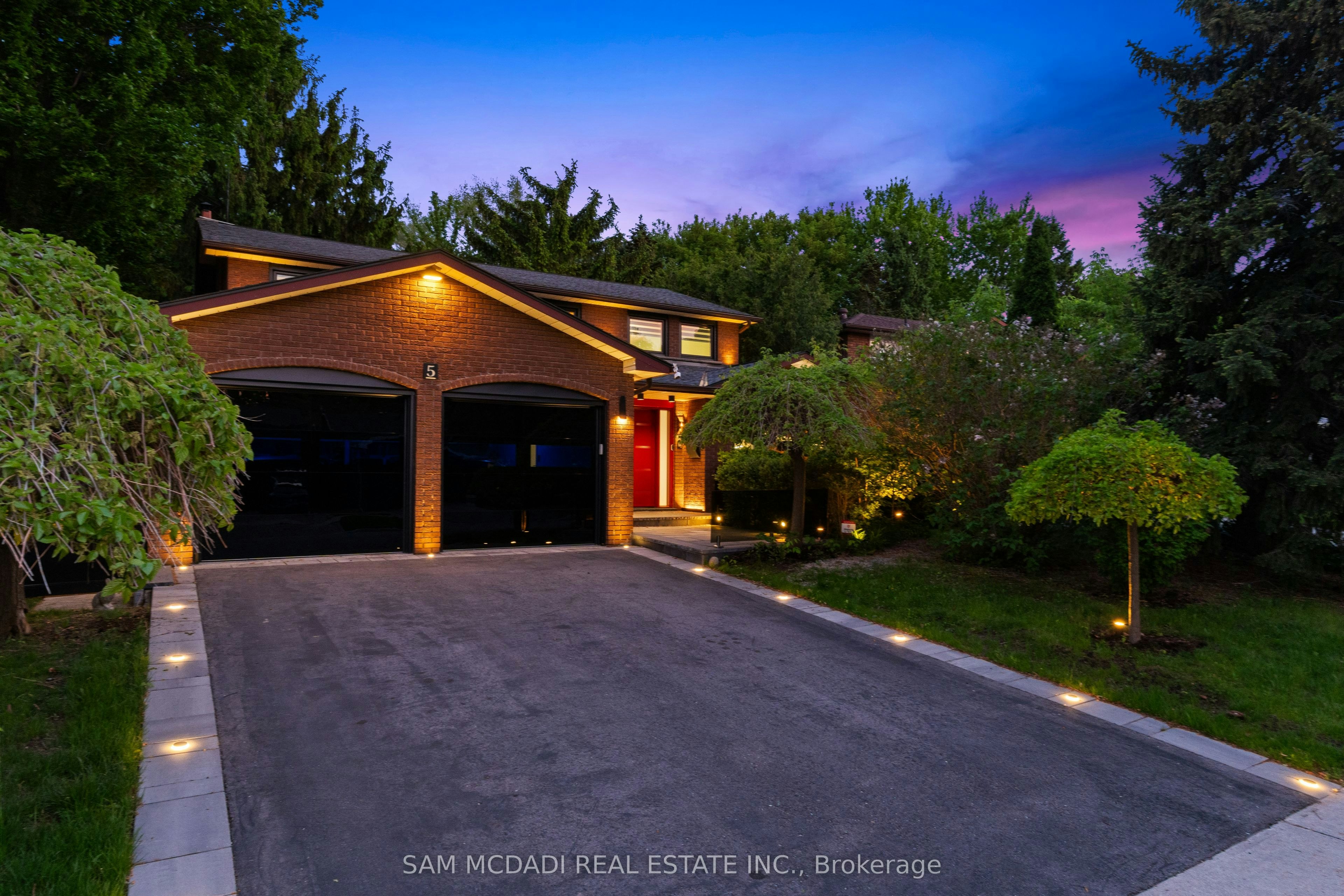5 Canterbury Crescent, Toronto, ON, M9A 5A4