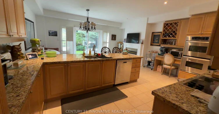 16 St Lawrence Drive, Mississauga, ON, L5G 4V6 - 9