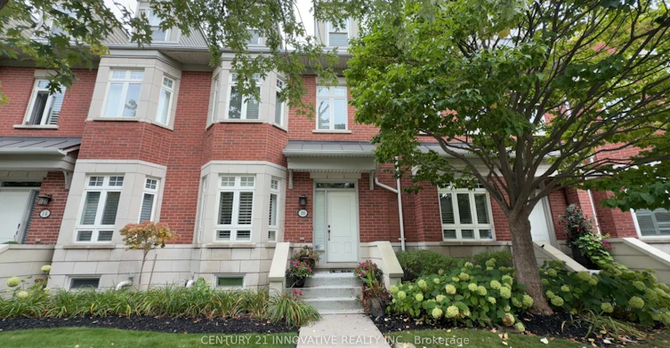 16 St Lawrence Drive, Mississauga, ON, L5G 4V6