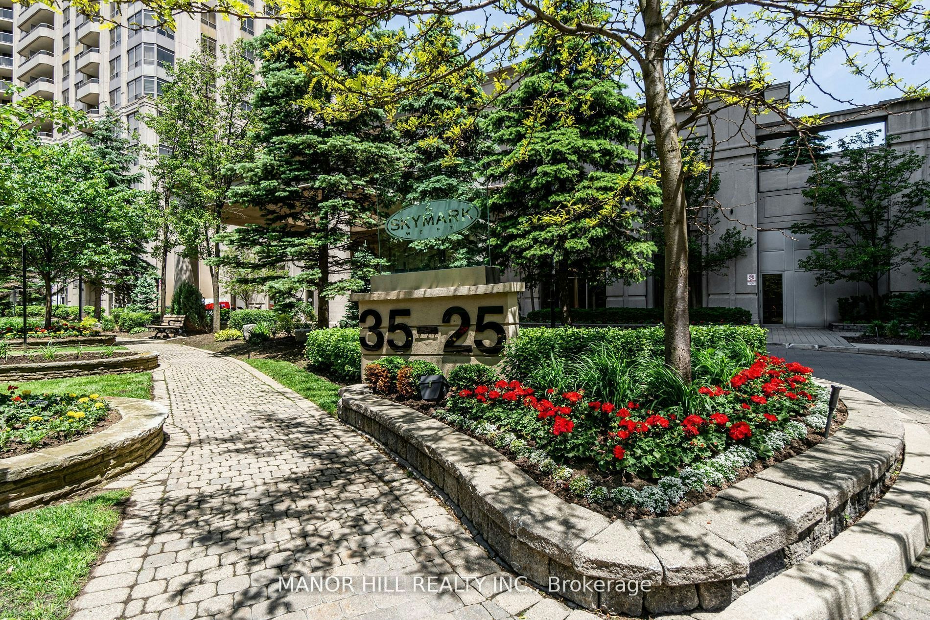 402-35 Kingsbridge Garden Circle, Mississauga, ON, L5R 3Z5