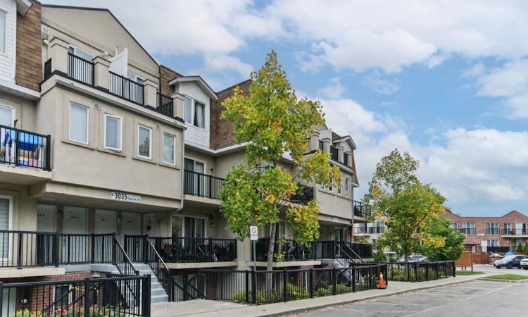 2016-3035 Finch Avenue W