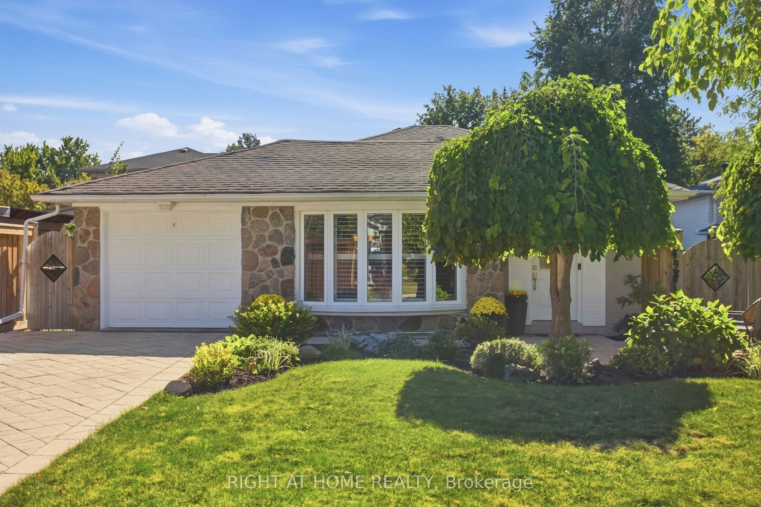 20 Mono Court, Brampton, ON, L6W 2G8