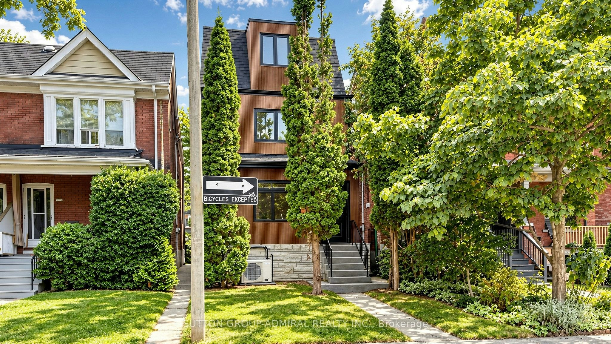 109 Fermanagh Avenue, Toronto, ON, M6R 1M1