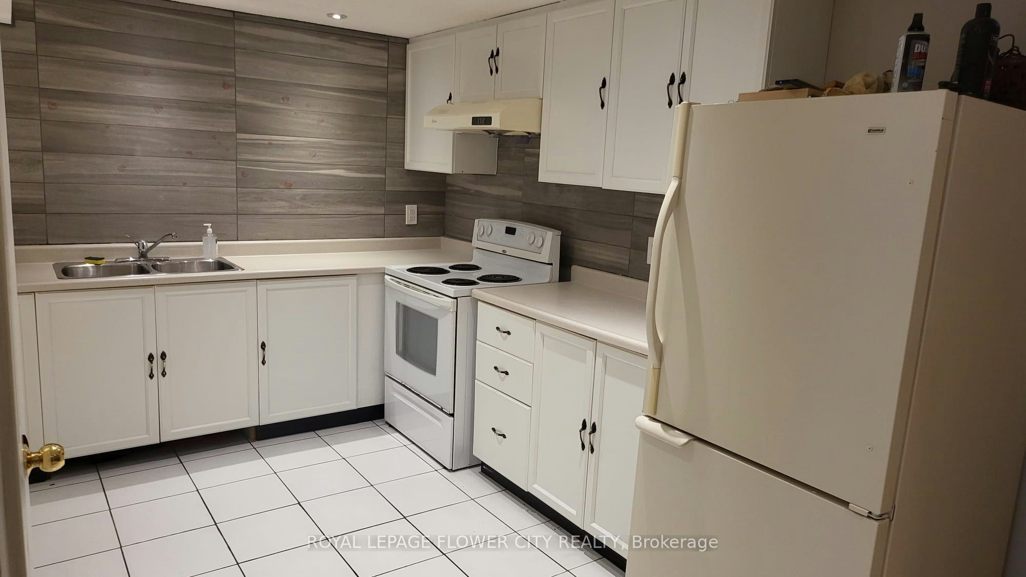 2605 Innisfil Road, Mississauga, ON, L5M 4J1 - 2