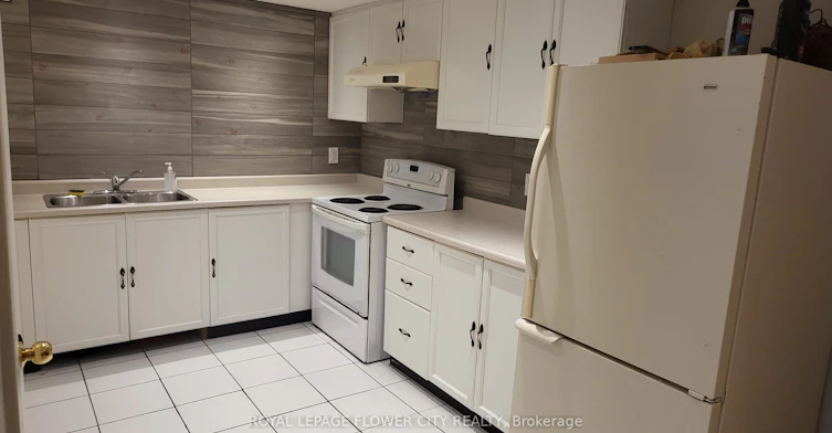 2605 Innisfil Road, Mississauga, ON, L5M 4J1 - 2