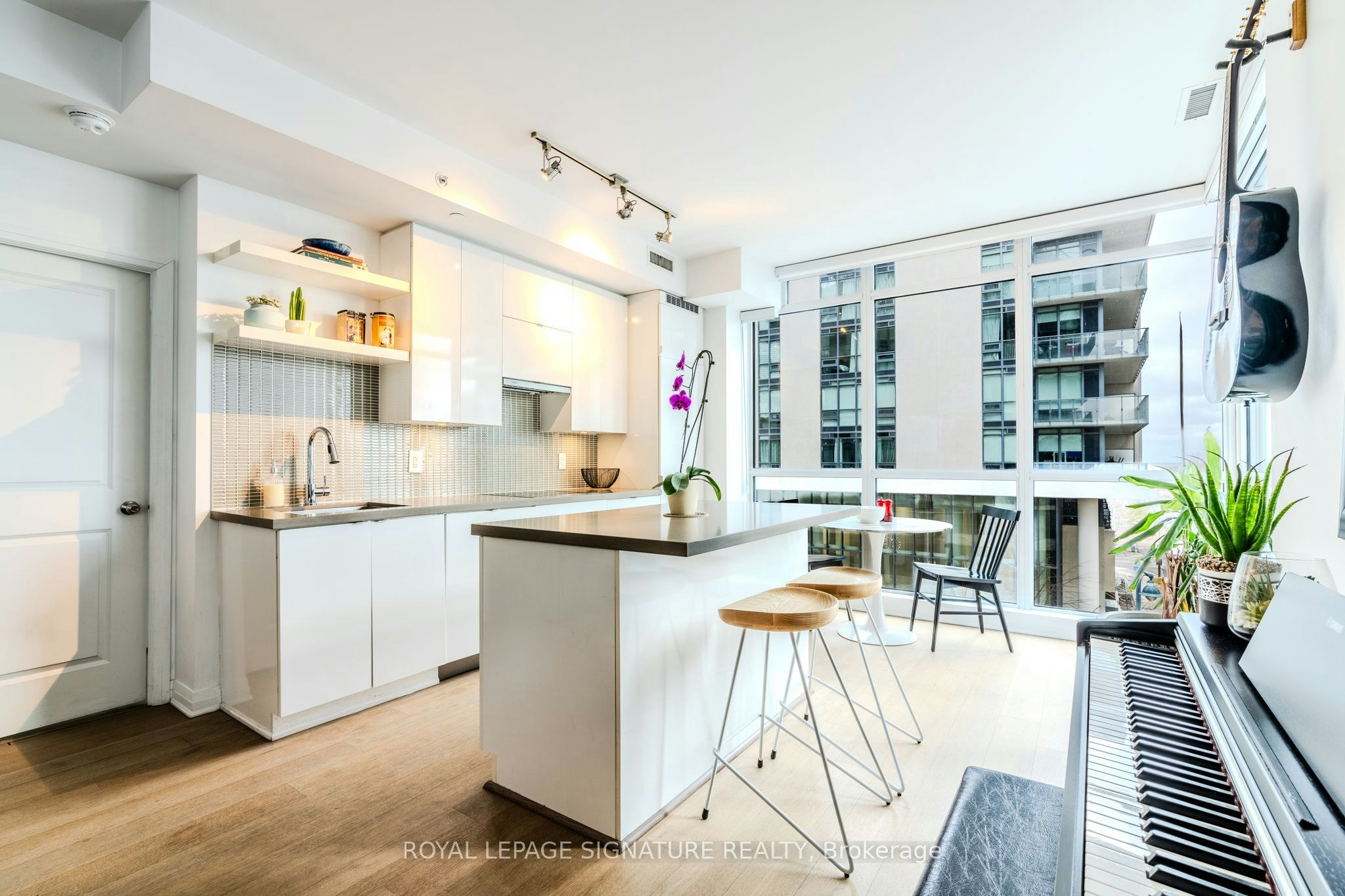 B415-60 Annie Craig Drive, Toronto, ON, M8V 0C4 - 2