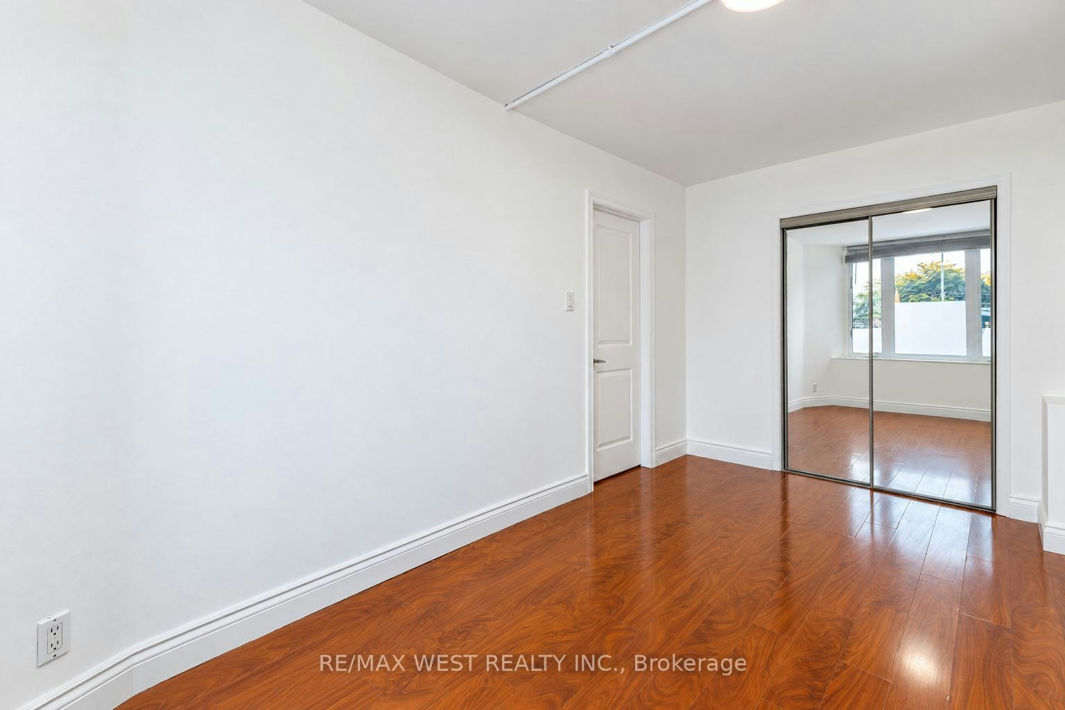 Main-203 Islington Avenue, Toronto, ON, M8V 3B8 - 17