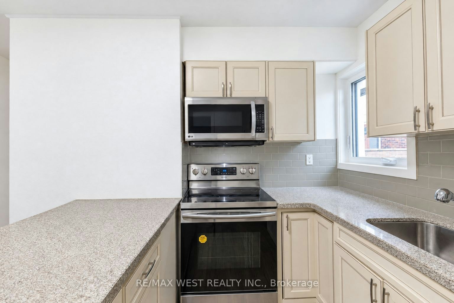 Main-203 Islington Avenue, Toronto, ON, M8V 3B8 - 6