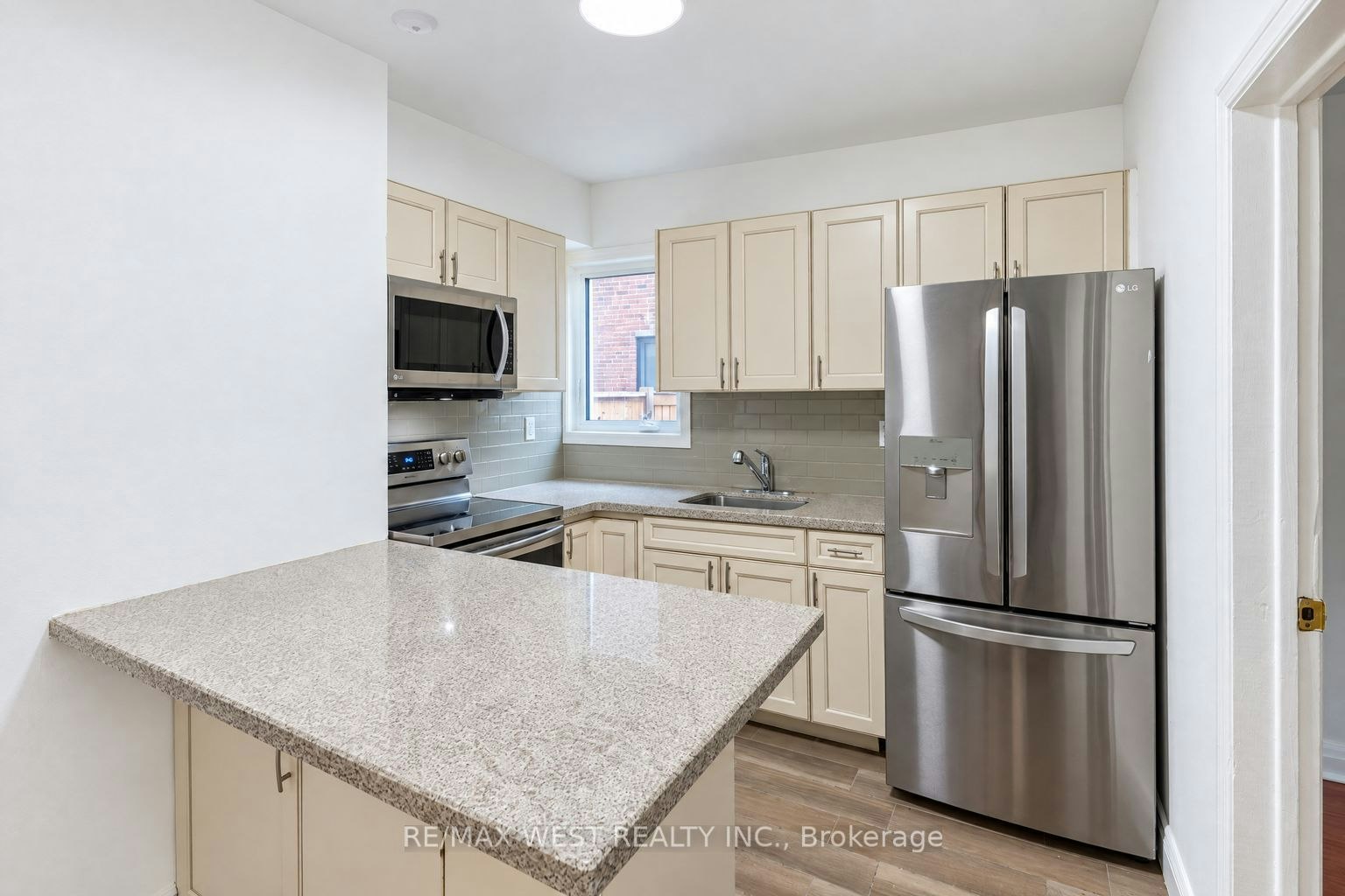 Main-203 Islington Avenue, Toronto, ON, M8V 3B8 - 4