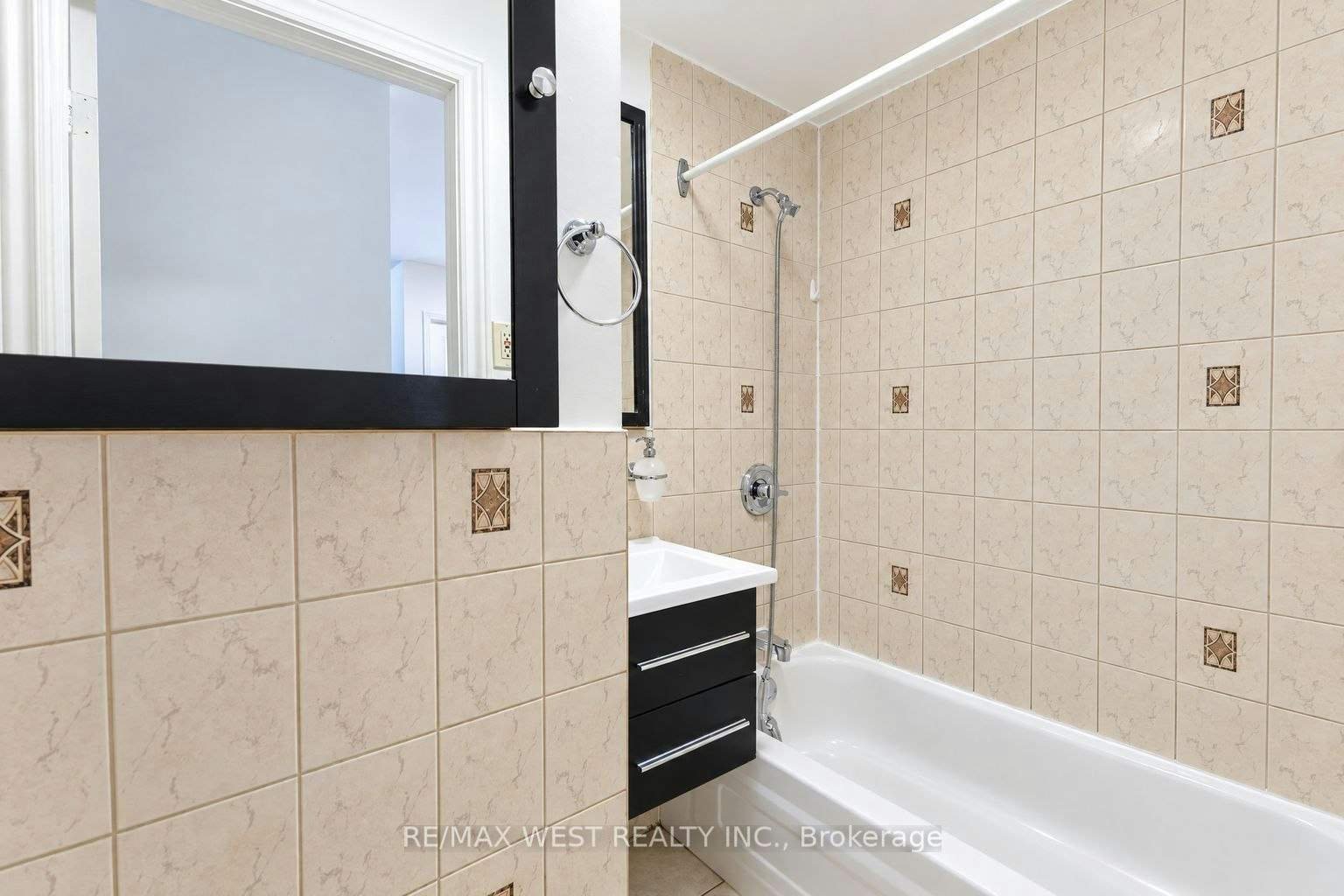 Main-203 Islington Avenue, Toronto, ON, M8V 3B8 - 21