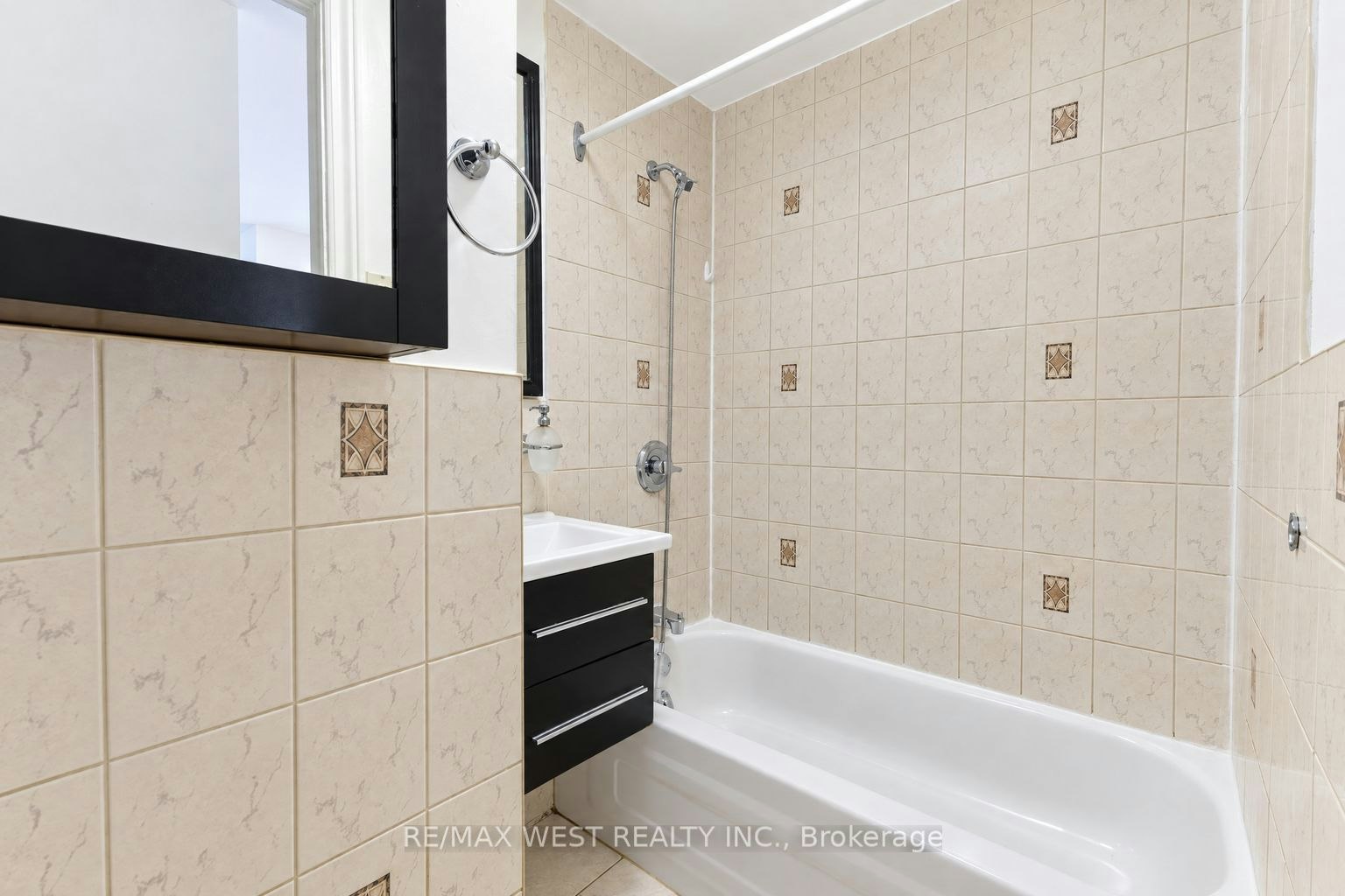 Main-203 Islington Avenue, Toronto, ON, M8V 3B8 - 20