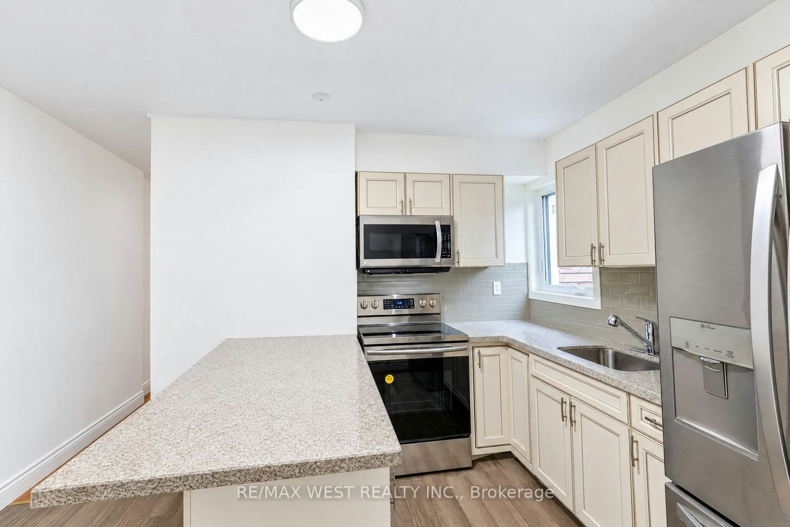 Main-203 Islington Avenue, Toronto, ON, M8V 3B8 - 5