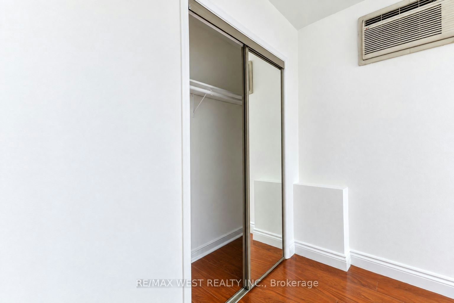 Main-203 Islington Avenue, Toronto, ON, M8V 3B8 - 18