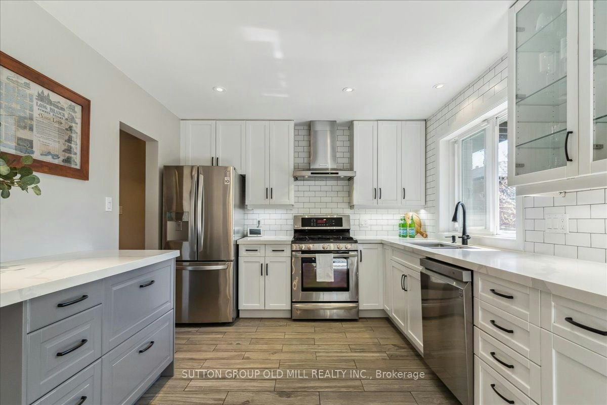 2A Elton Crescent, Toronto, ON, M8W 2X8 - 6