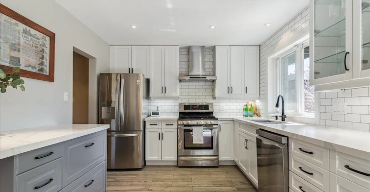 2A Elton Crescent, Toronto, ON, M8W 2X8 - 6