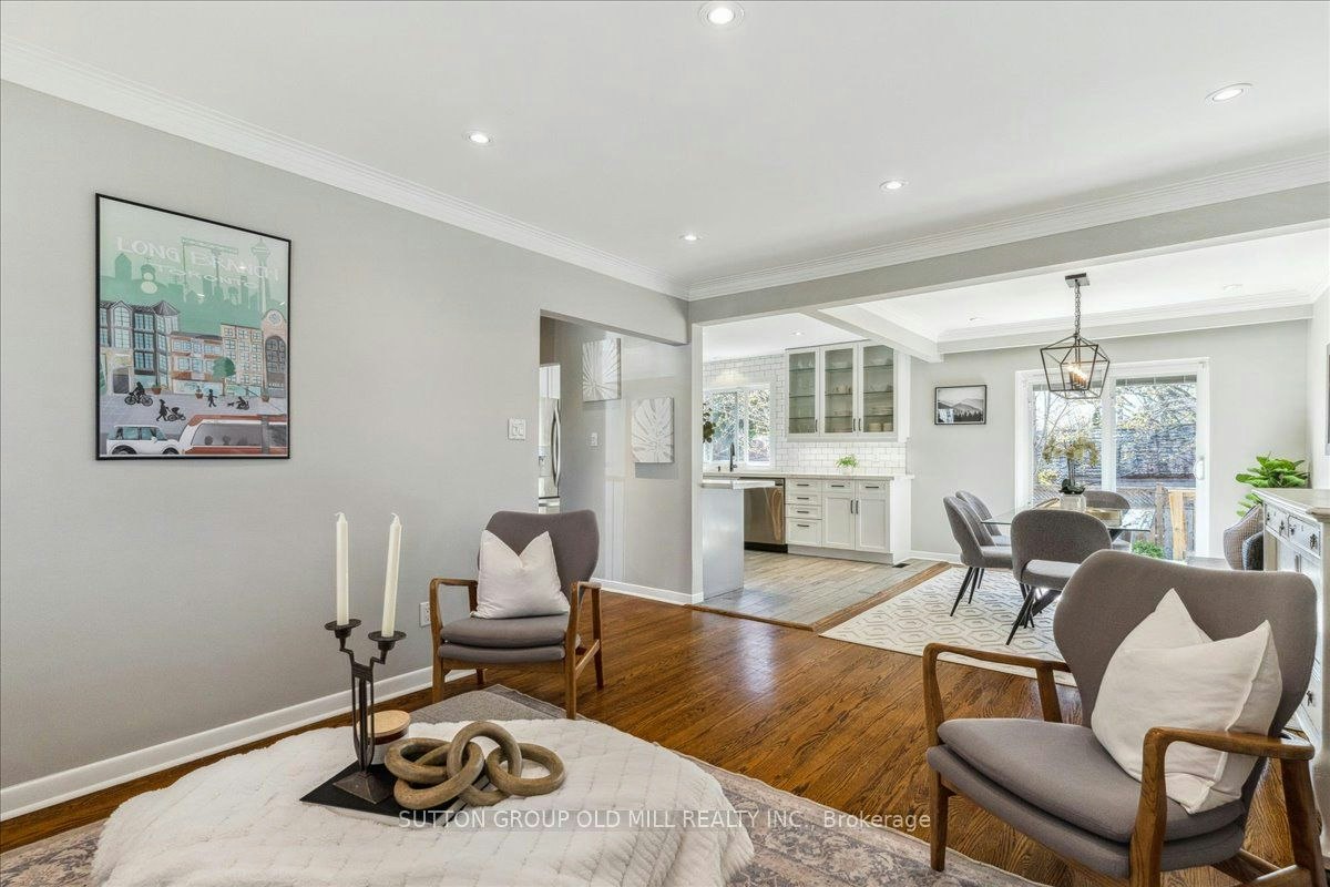 2A Elton Crescent, Toronto, ON, M8W 2X8 - 4