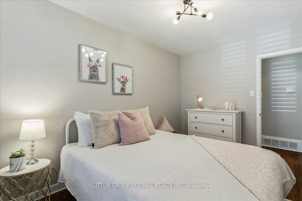 2A Elton Crescent, Toronto, ON, M8W 2X8 - 8