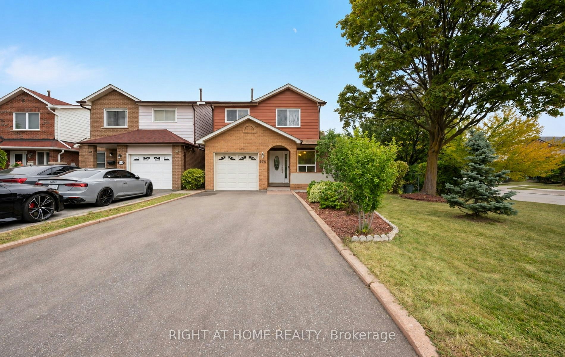 875 Messenger Meadow Drive, Mississauga, ON, L5C 3T1