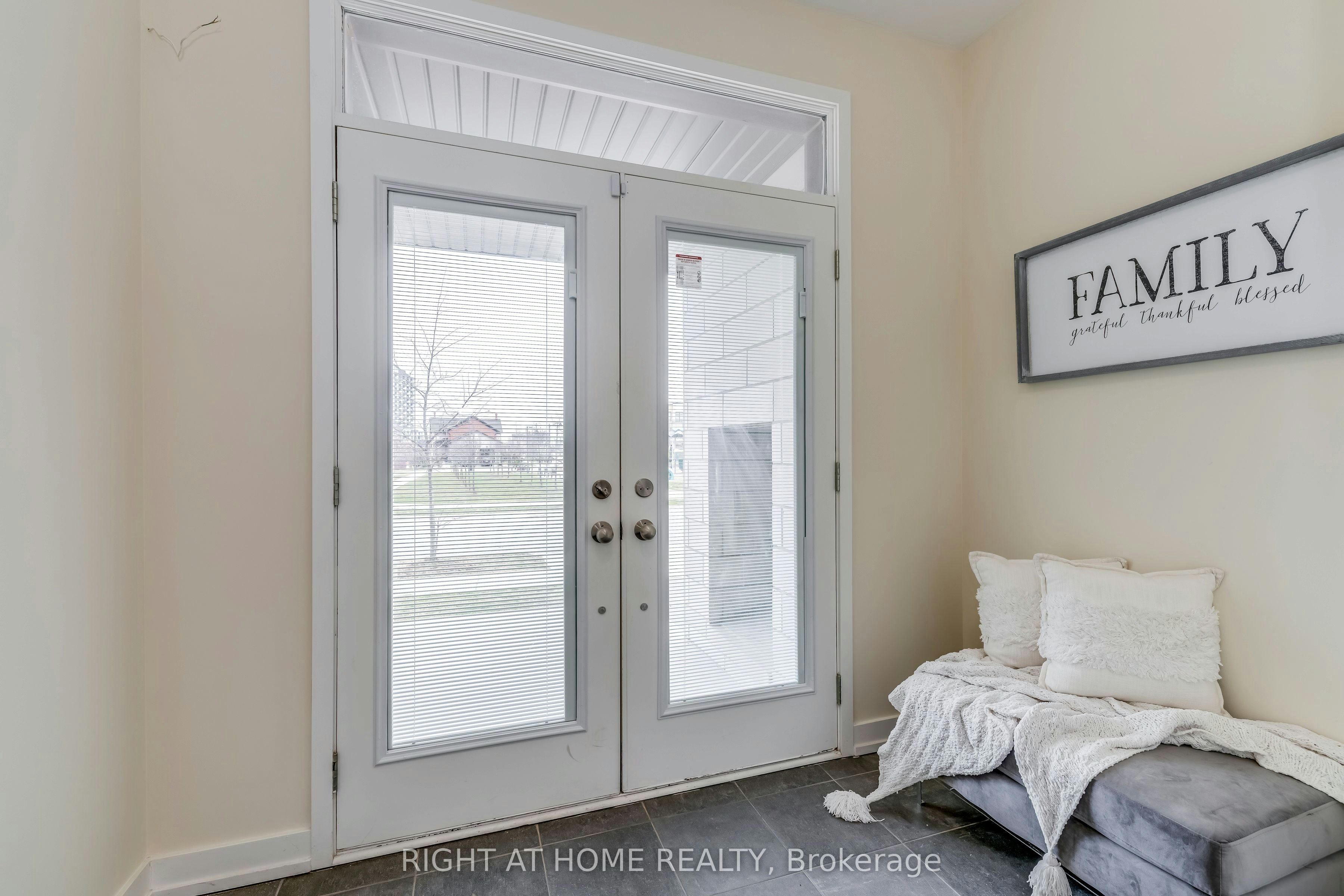 272 Squire Crescent, Oakville, ON, L6H 0L8 - 3