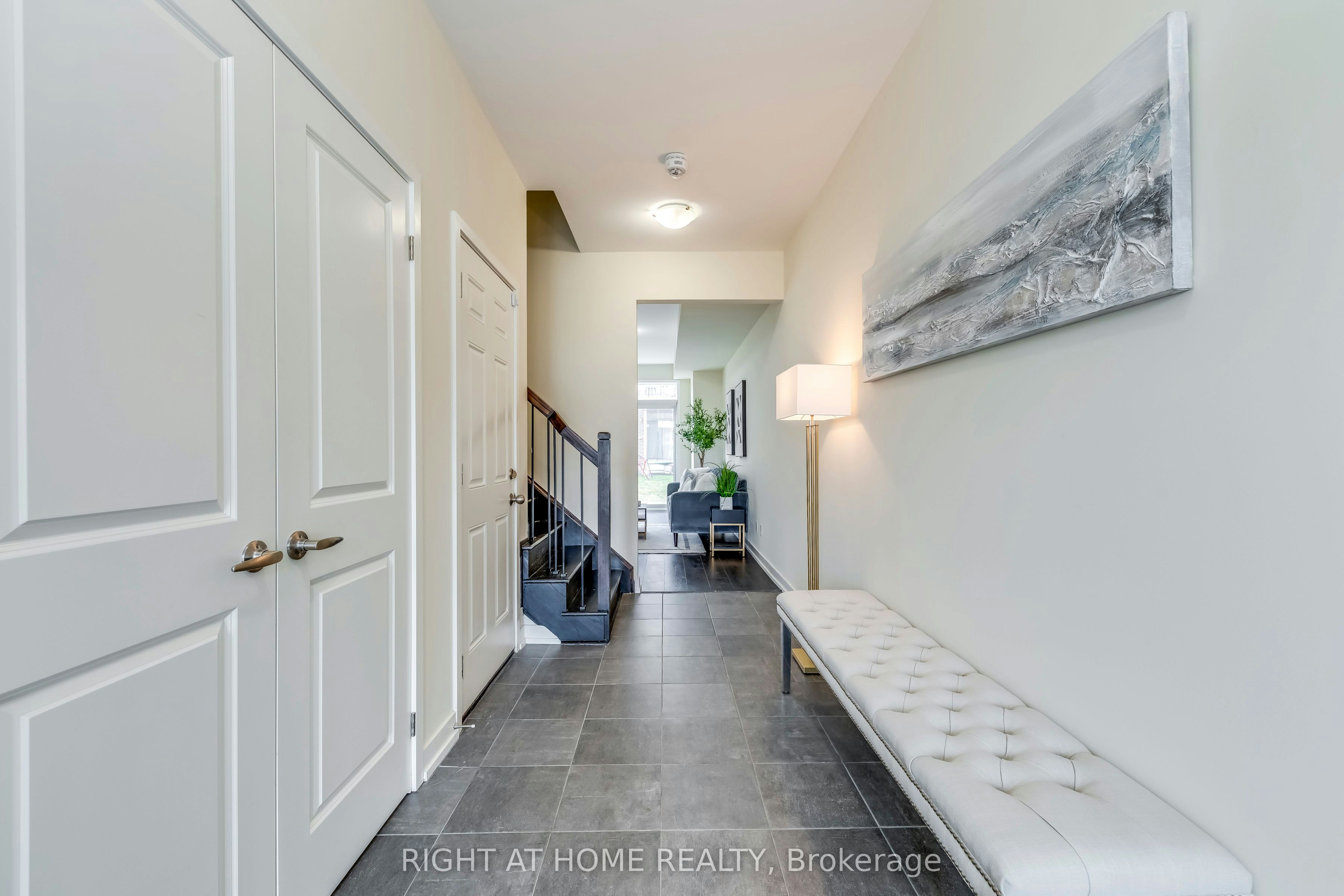 272 Squire Crescent, Oakville, ON, L6H 0L8 - 2