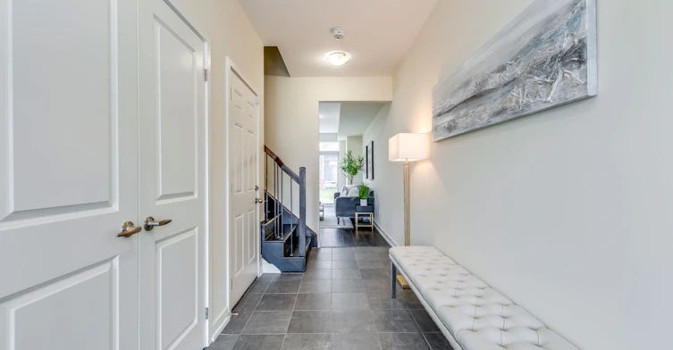 272 Squire Crescent, Oakville, ON, L6H 0L8 - 2