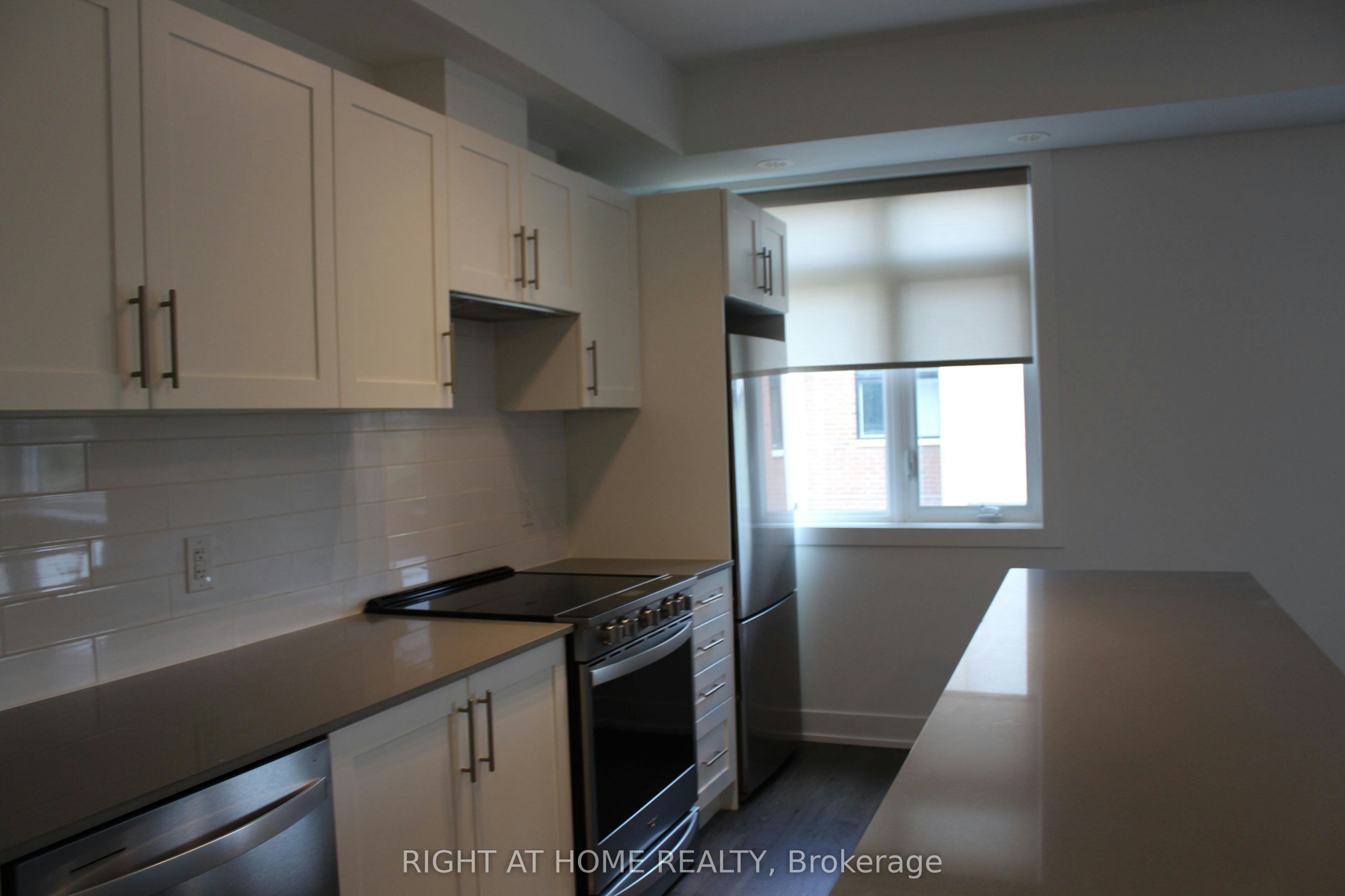 249-1075 Douglas Mccurdy Common, Mississauga, ON, L5G 0C6 2