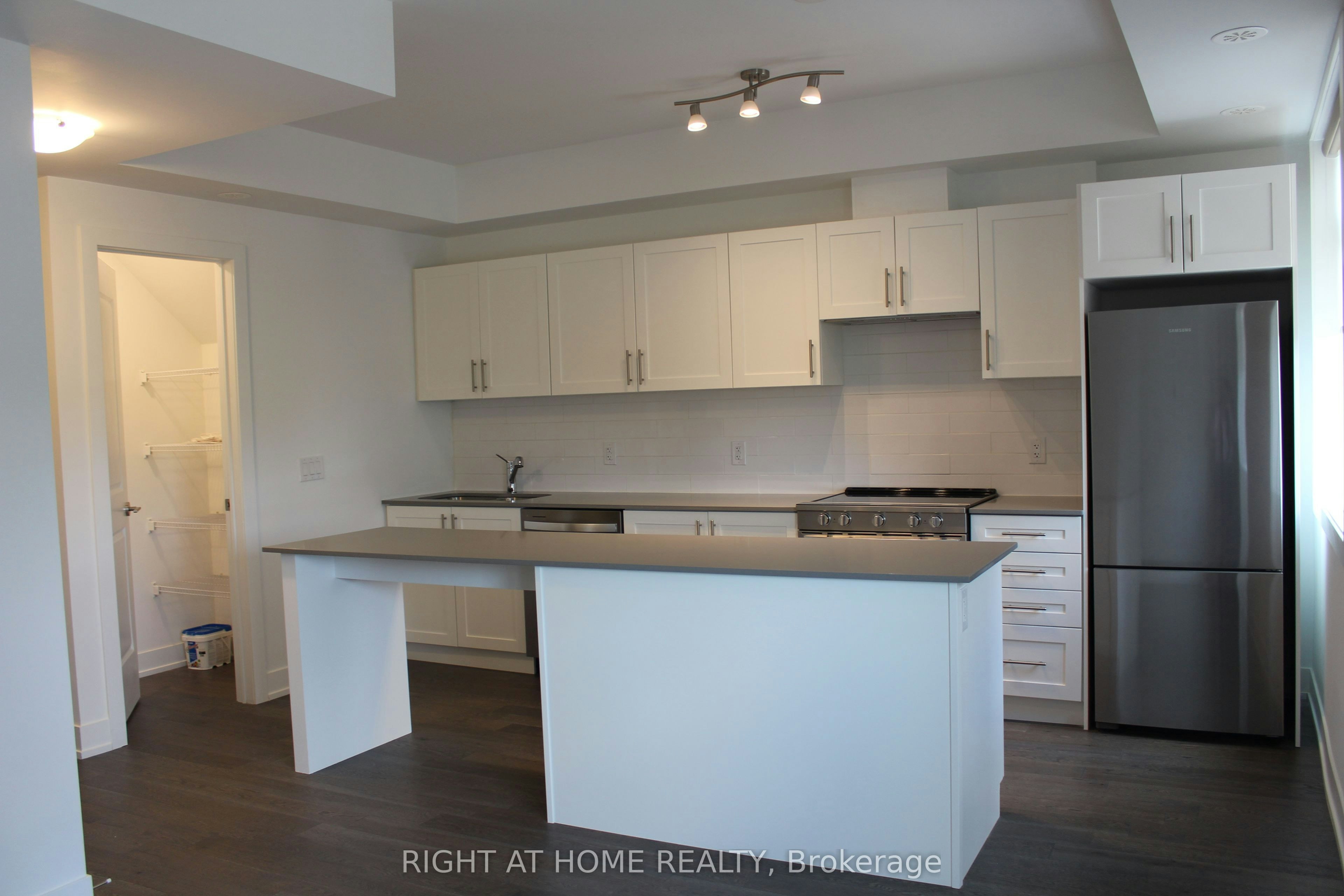 249-1075 Douglas Mccurdy Common, Mississauga, ON, L5G 0C6 3