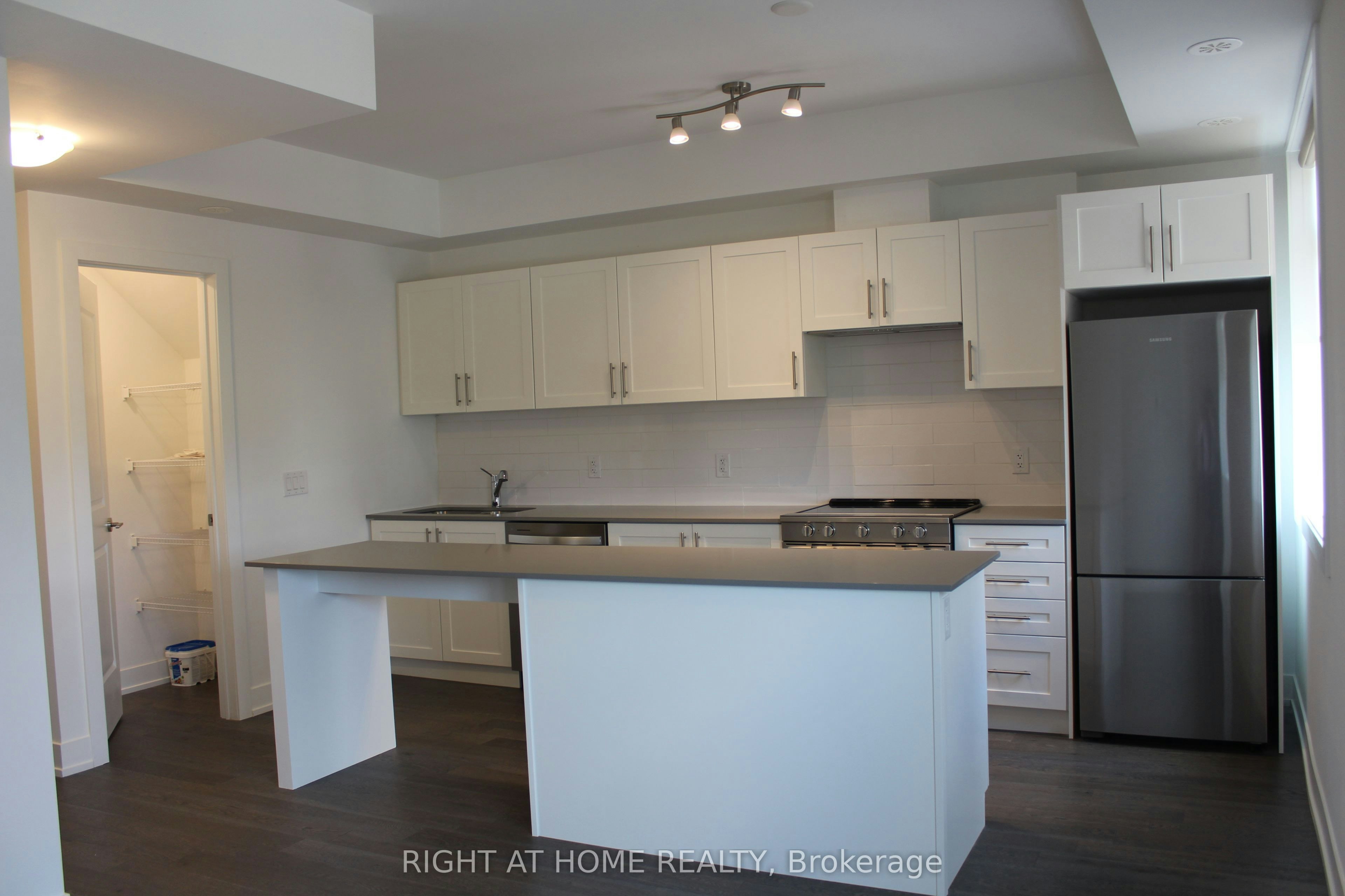 249-1075 Douglas Mccurdy Common, Mississauga, ON, L5G 0C6 4