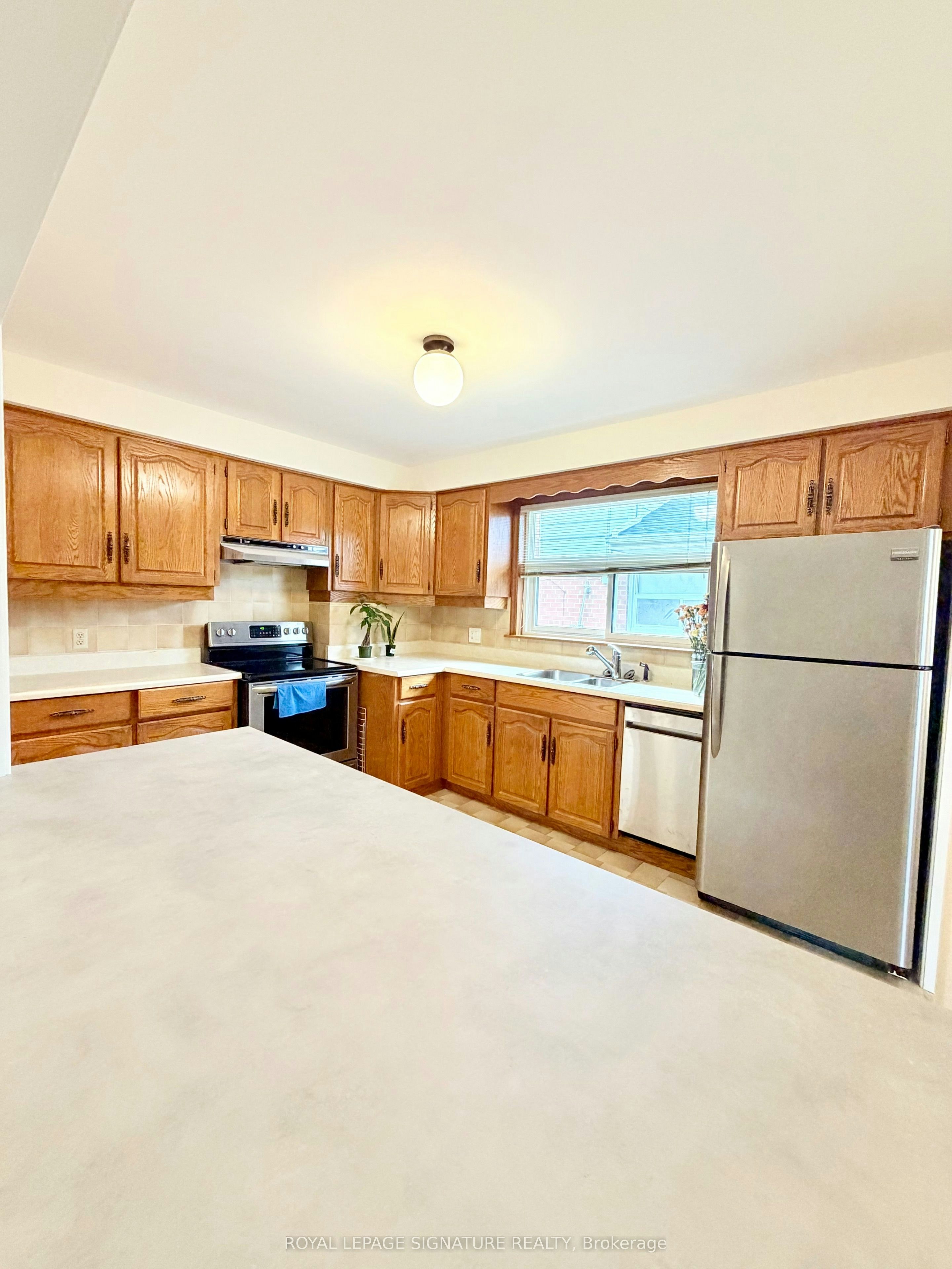 Main-3 Avery Avenue, Toronto, ON, M9C 1K1 - 16