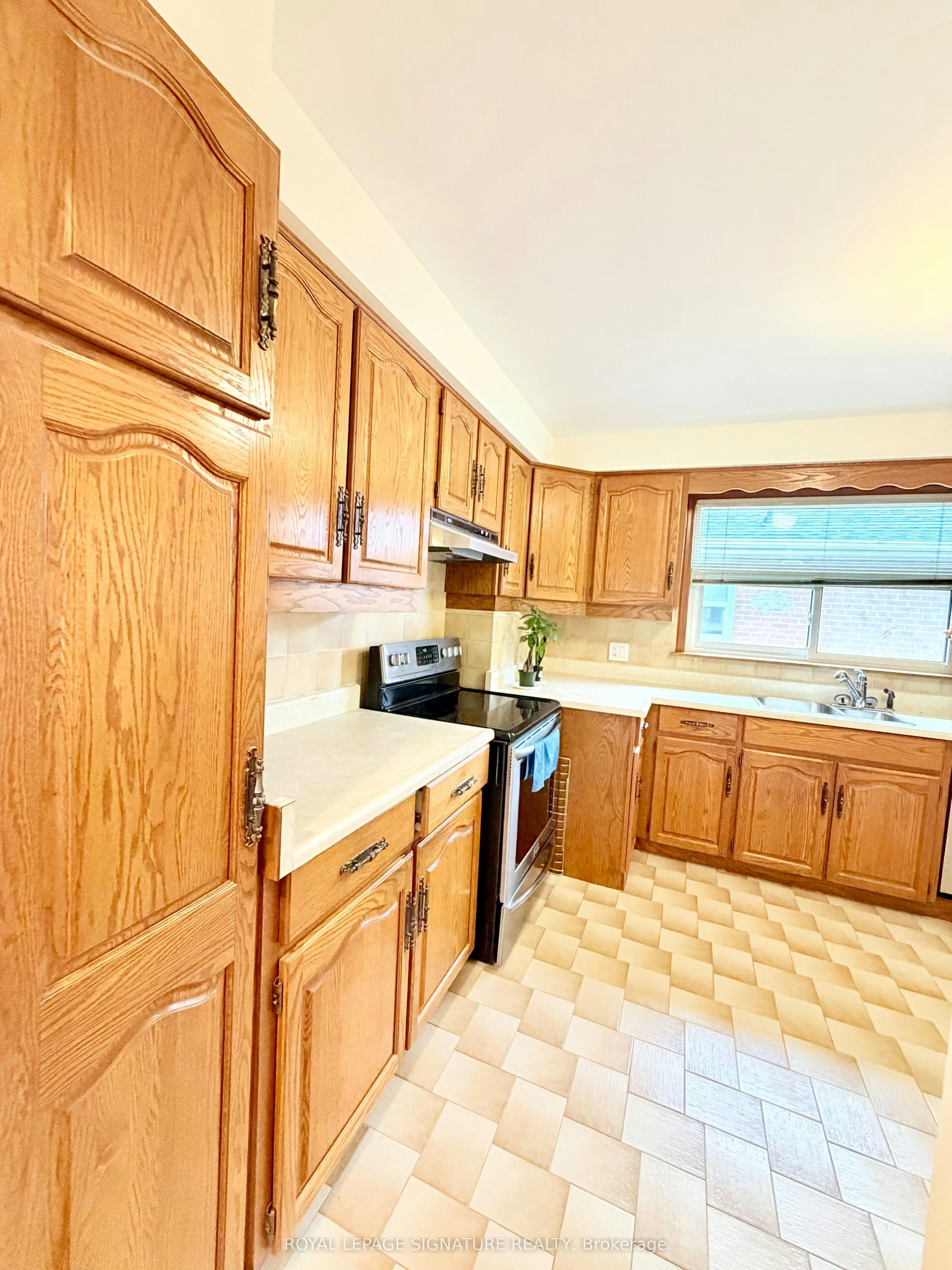 Main-3 Avery Avenue, Toronto, ON, M9C 1K1 - 17