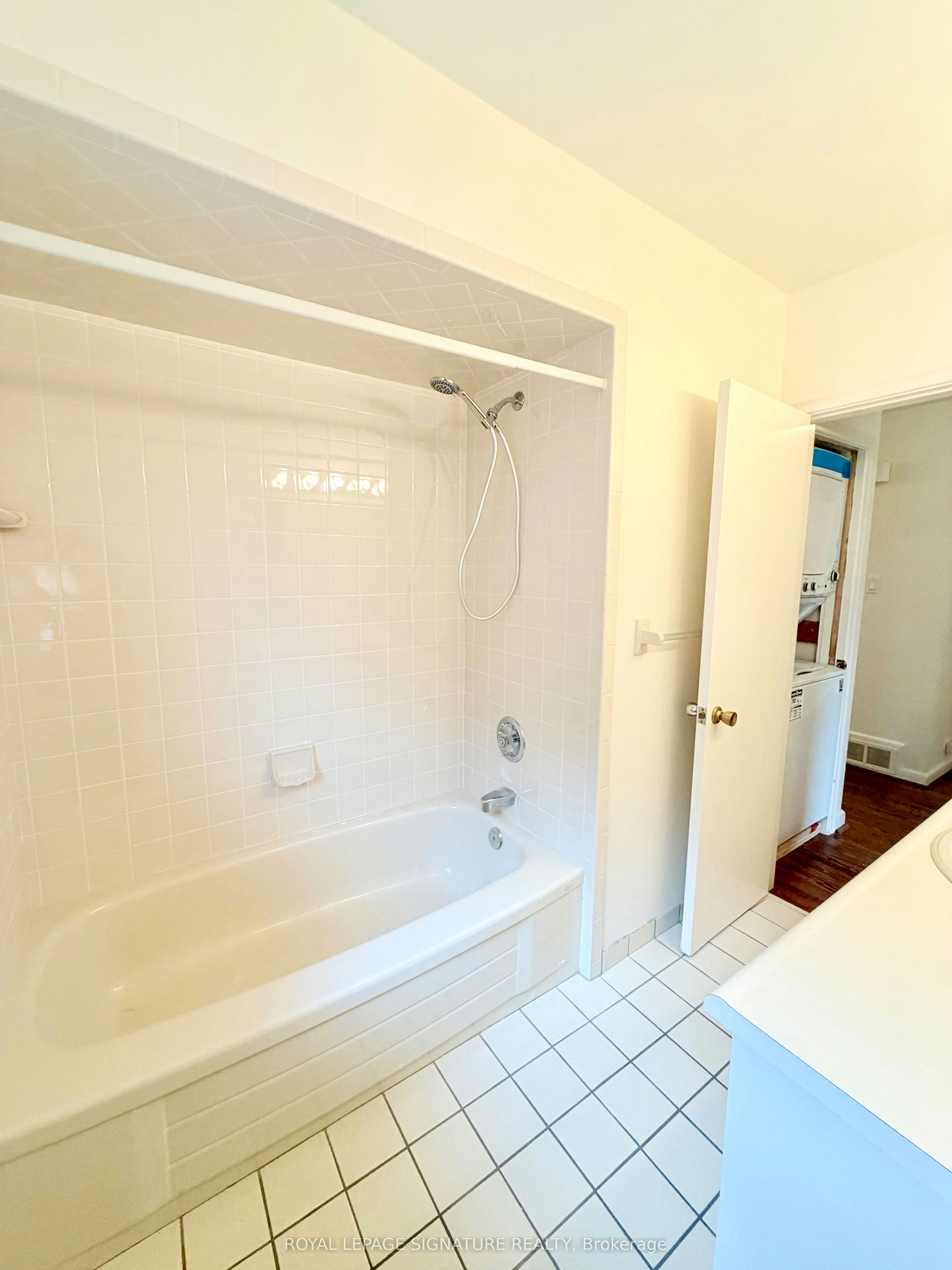 Main-3 Avery Avenue, Toronto, ON, M9C 1K1 - 27