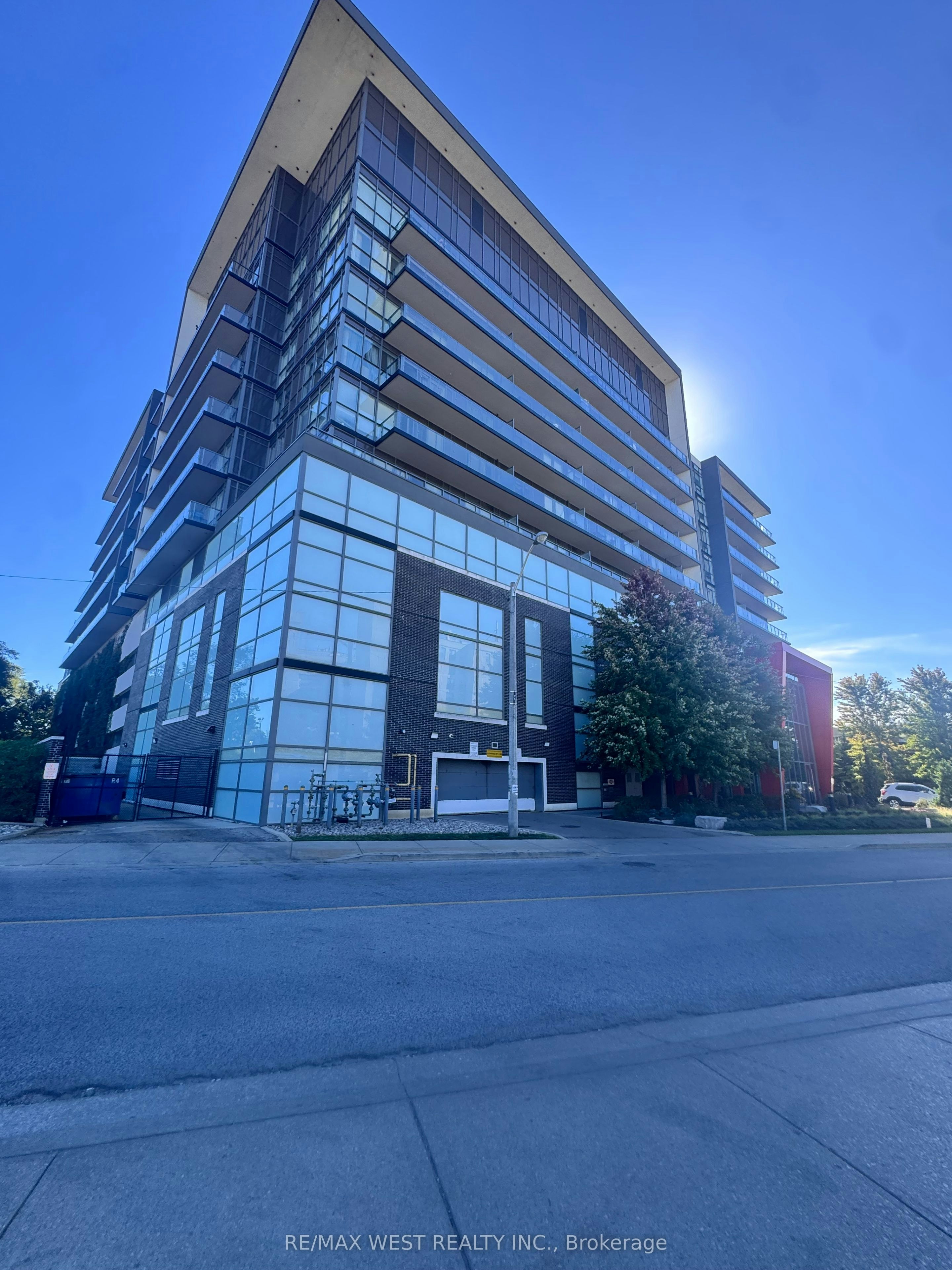 830-15 James Finlay Way, Toronto, ON, M3M 0B3