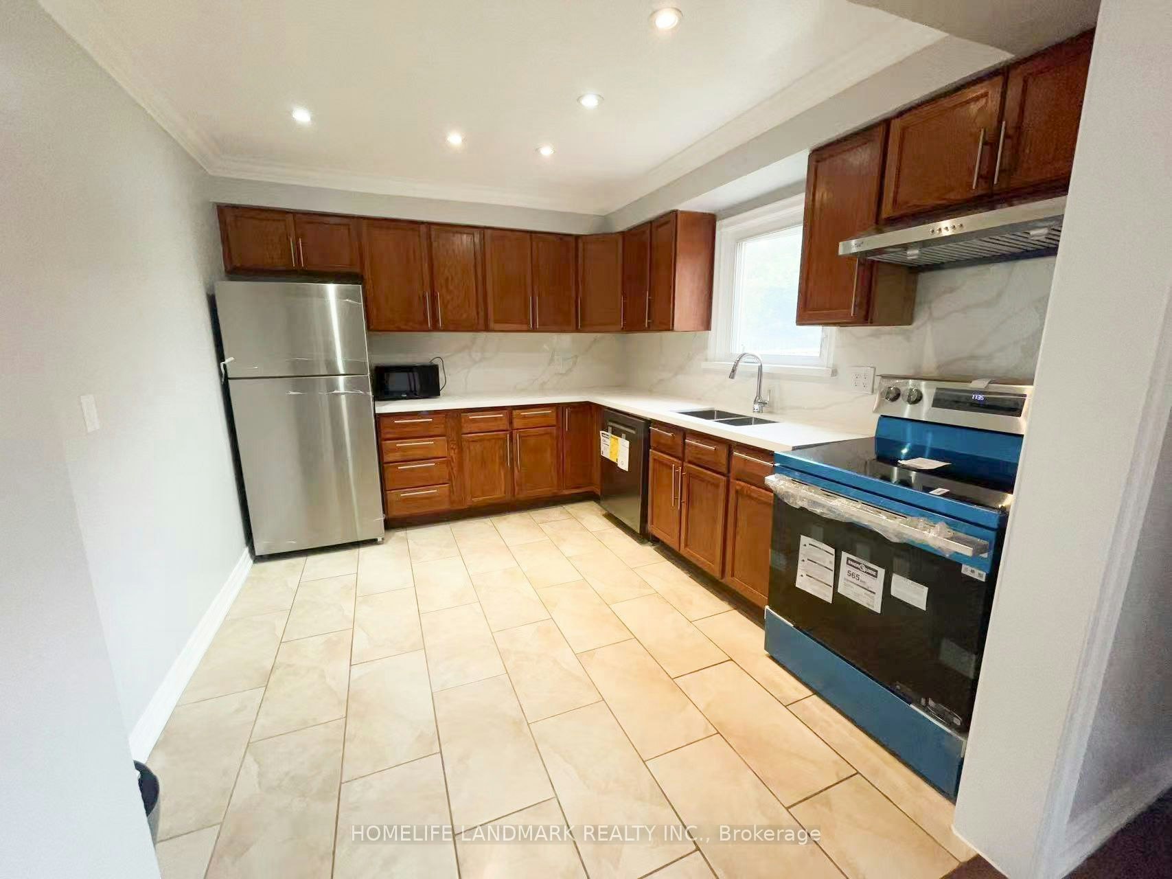 6337 Martel Court, Mississauga, ON, L5N 3H6 - 9
