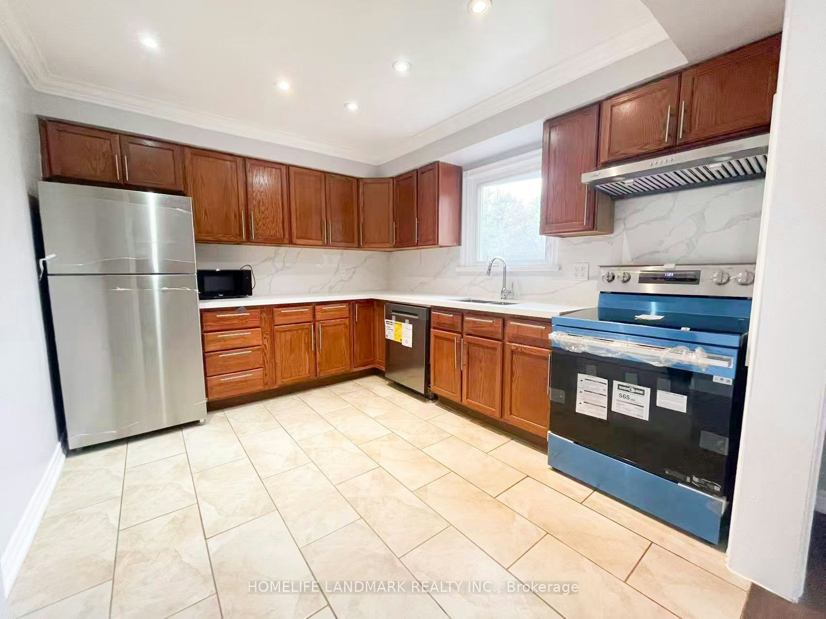 6337 Martel Court, Mississauga, ON, L5N 3H6 - 8