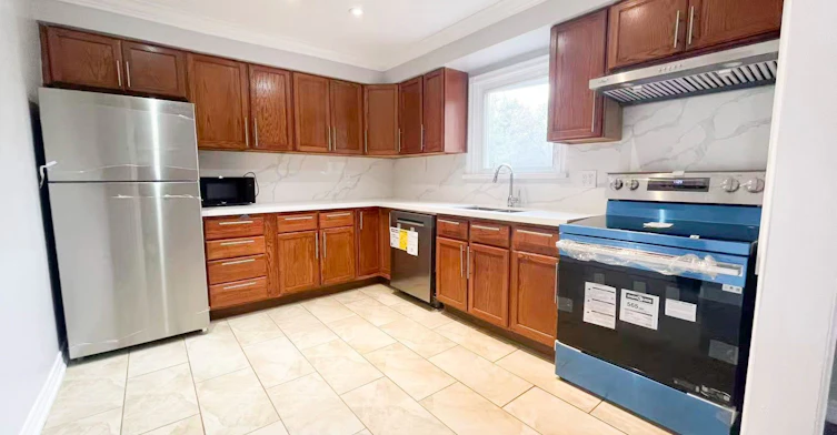 6337 Martel Court, Mississauga, ON, L5N 3H6 - 8