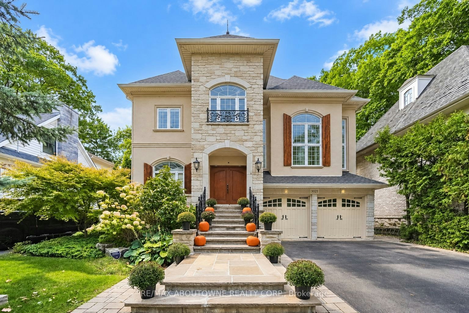 3021 Woodland Park Drive, Burlington, ON, L7N 1K8