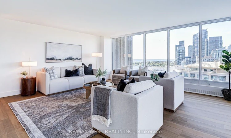 2009-2045 Lake Shore Boulevard W