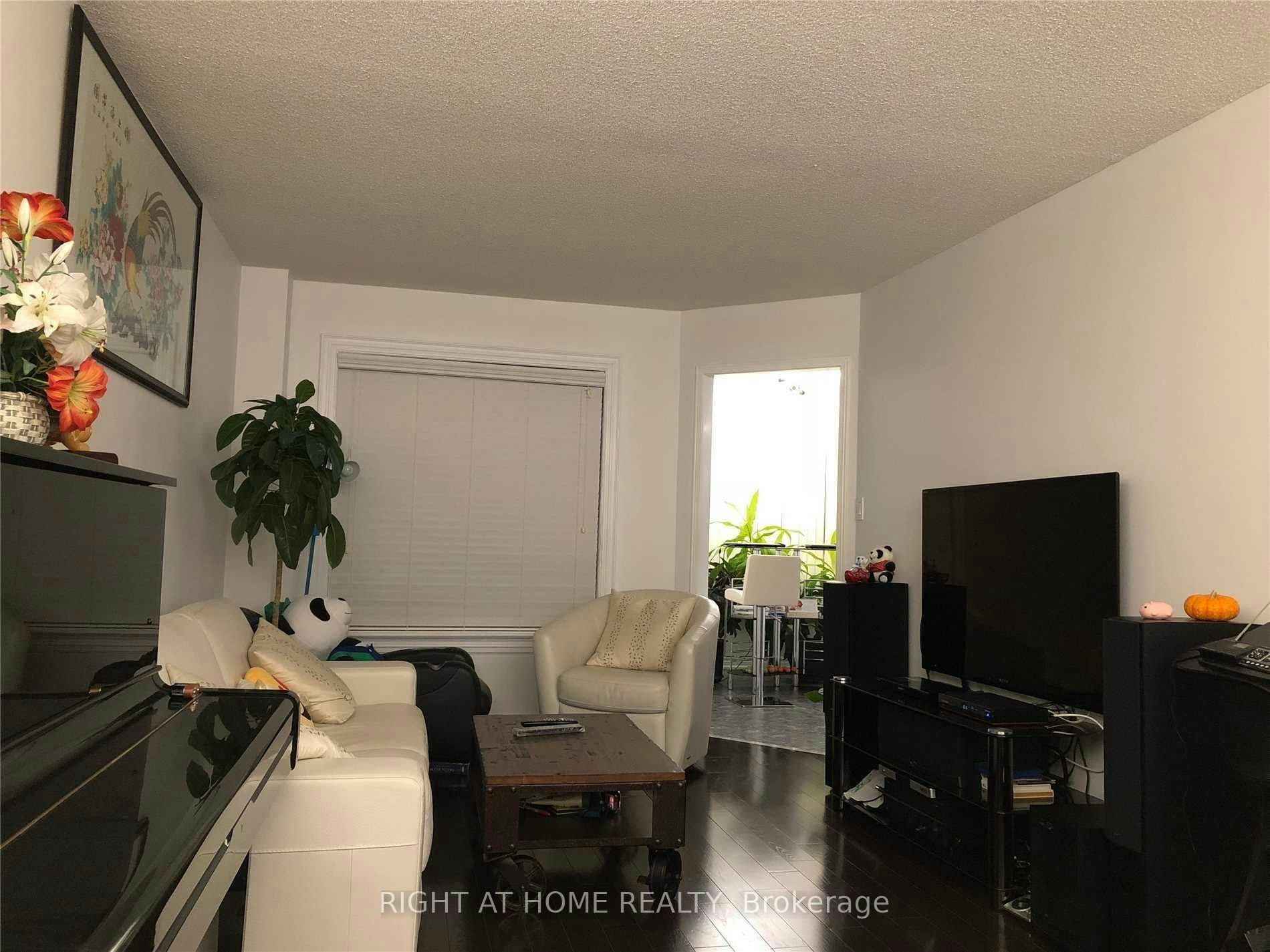 5590 Loonlake Avenue, Mississauga, ON, L5V 2E2 - 3