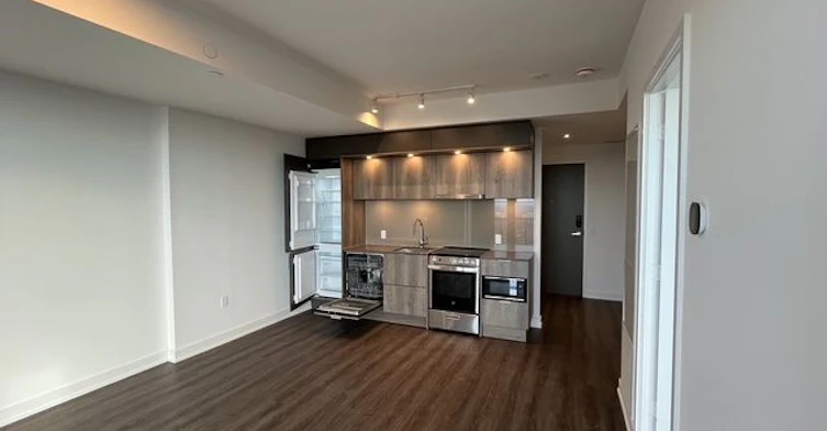 7004-448 Burnhamthorpe Road W, Mississauga, ON, L5B 0R4