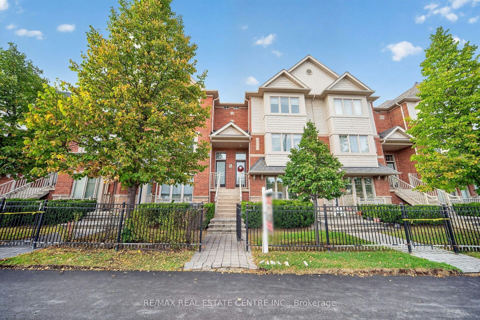 6-3335 Thomas Street E, Mississauga, ON, L5M 0P7