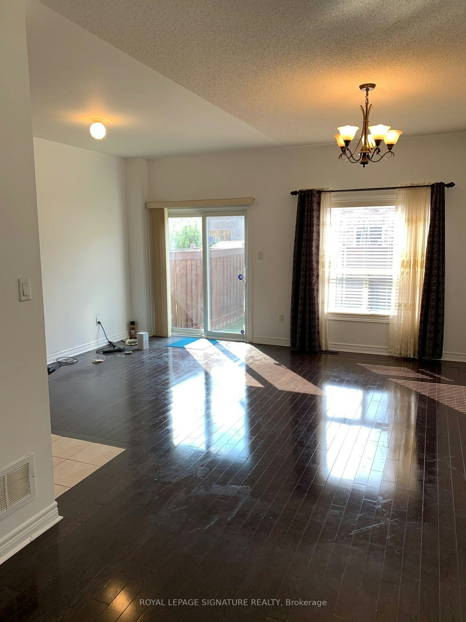 249 Comiskey Crescent, Mississauga, ON, L5W 0C4 - 4
