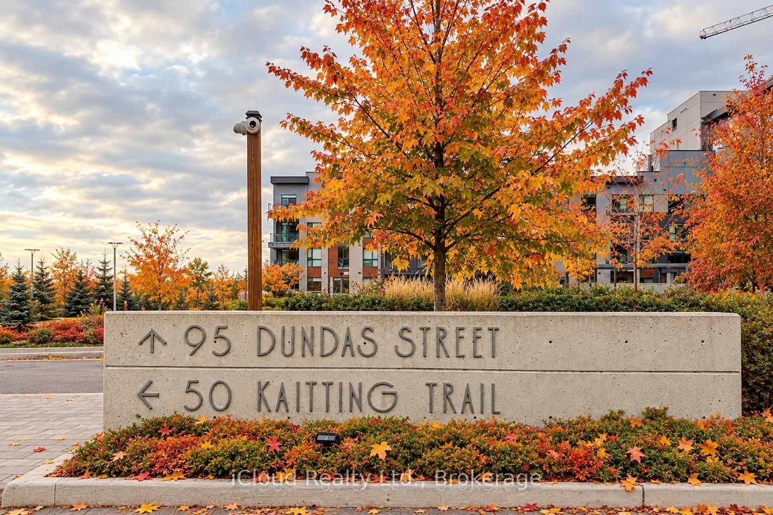 504-95 Dundas Street, Oakville, ON, L6M 5N3