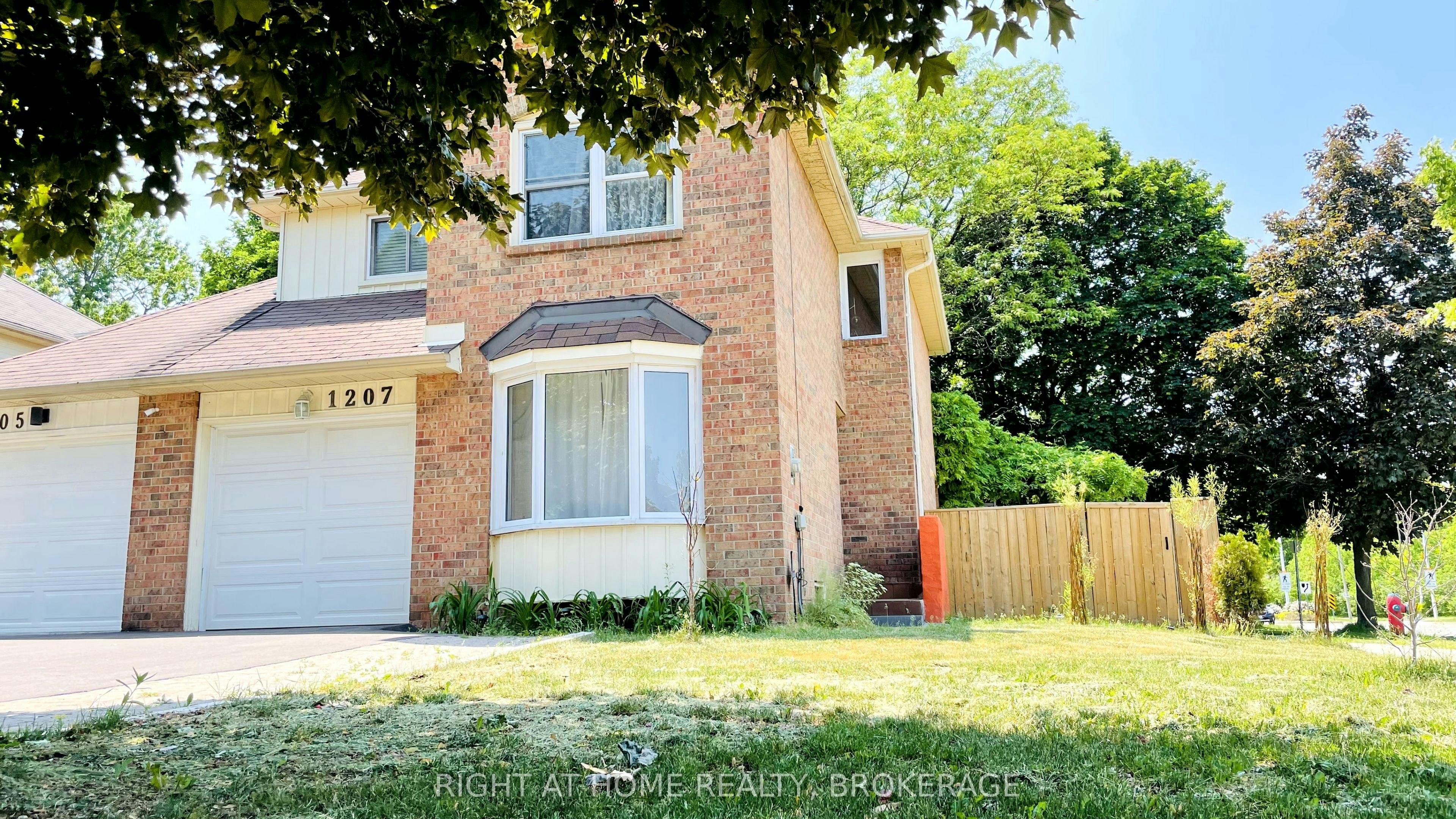 1207 Potters Wheel Crescent, Oakville, ON, L6M 1J3 - 2
